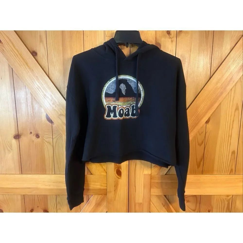 Lane Seven Women’s Cropped Black Moab Graphic Hoodie Size Small (5657)